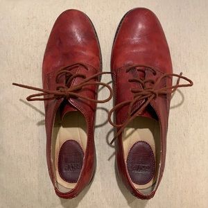 Red Frye lace up Oxford loafers